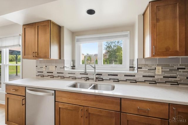 10934 Fallstone Drive, Springdale, OH 45246