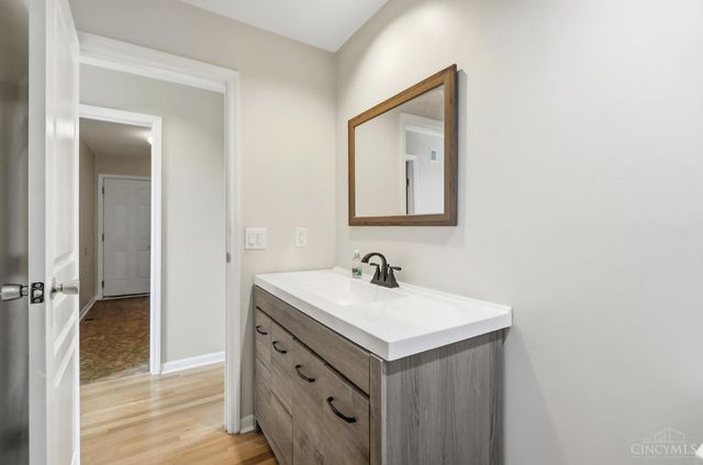10934 Fallstone Drive, Springdale, OH 45246