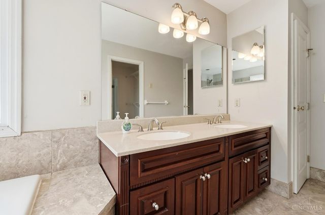 10934 Fallstone Drive, Springdale, OH 45246