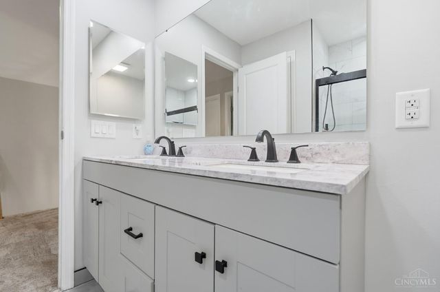 10934 Fallstone Drive, Springdale, OH 45246