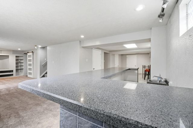 10934 Fallstone Drive, Springdale, OH 45246