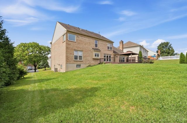 10934 Fallstone Drive, Springdale, OH 45246
