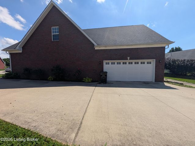 158 Elder Glen Ct, Mt Washington, KY 40047