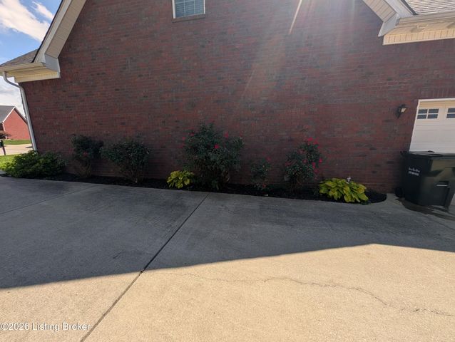 158 Elder Glen Ct, Mt Washington, KY 40047