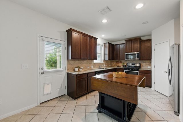 300 Wapiti RD, Buda, TX 78610