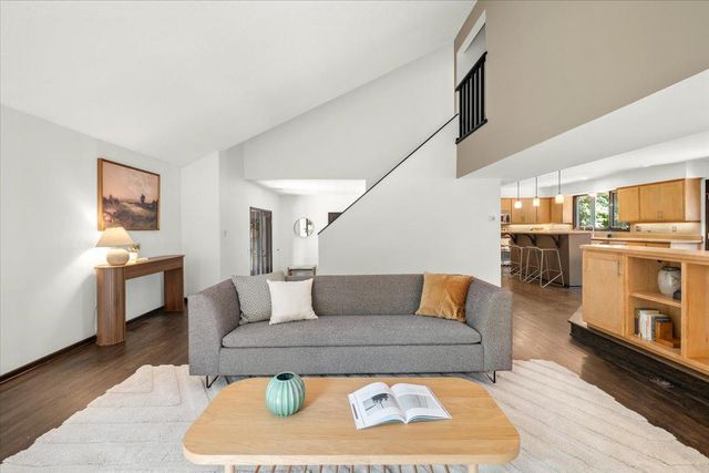 606 Carver Beach Road, Chanhassen, MN 55317