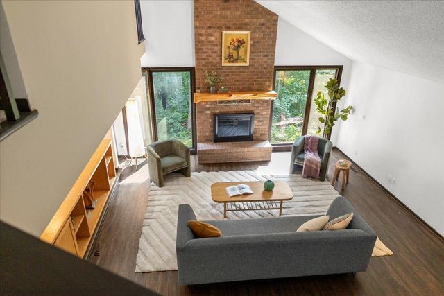 606 Carver Beach Road, Chanhassen, MN 55317
