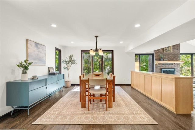 606 Carver Beach Road, Chanhassen, MN 55317