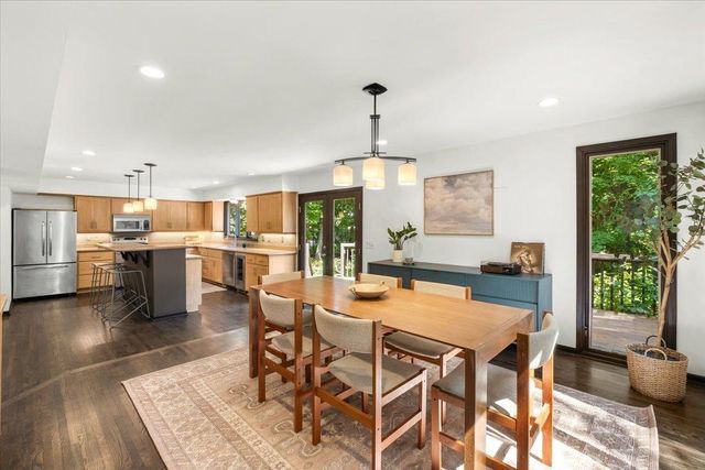 606 Carver Beach Road, Chanhassen, MN 55317