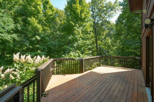 606 Carver Beach Road, Chanhassen, MN 55317