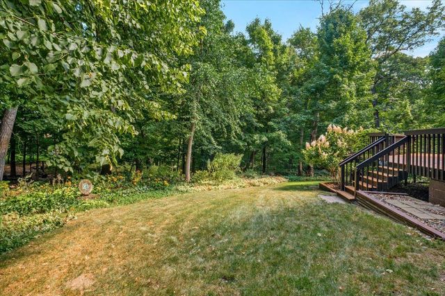 606 Carver Beach Road, Chanhassen, MN 55317