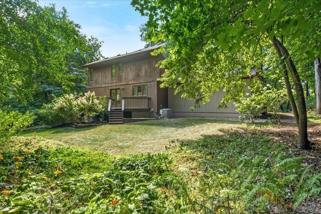 606 Carver Beach Road, Chanhassen, MN 55317