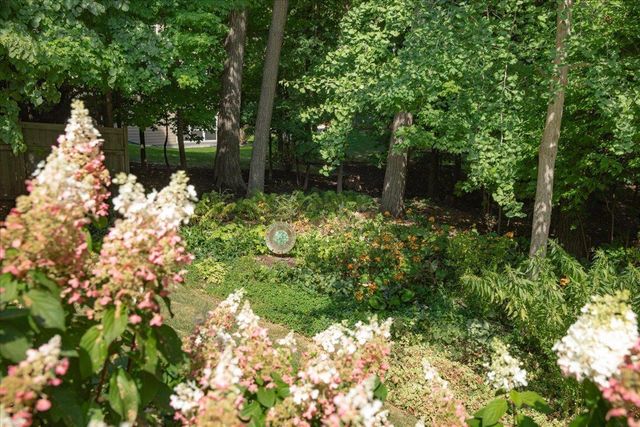 606 Carver Beach Road, Chanhassen, MN 55317