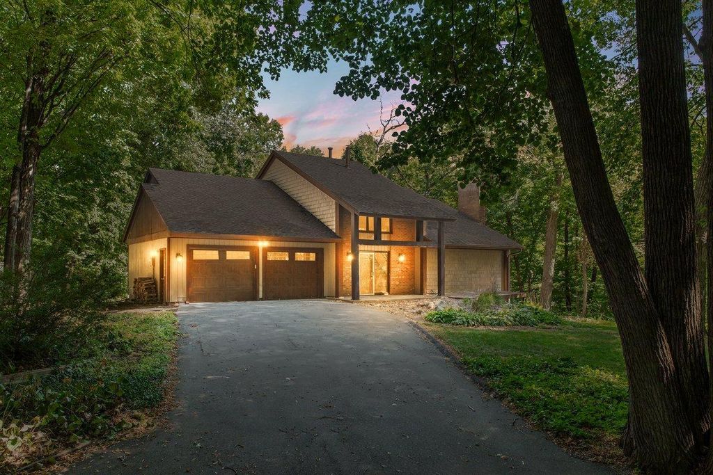 606 Carver Beach Road, Chanhassen, MN 55317 — exterior
