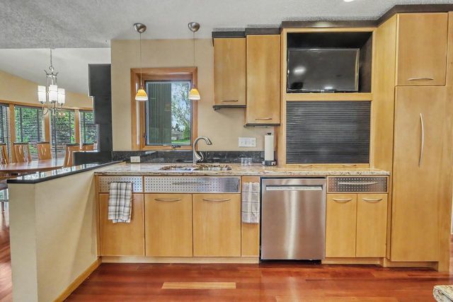 75 Prairiewood Drive S, Fargo, ND 58103
