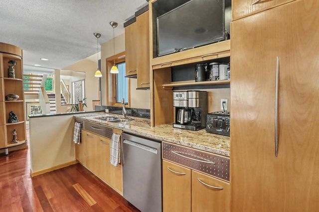 75 Prairiewood Drive S, Fargo, ND 58103