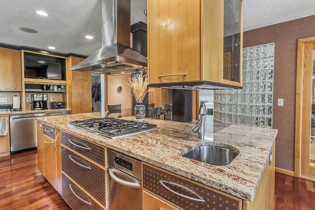 75 Prairiewood Drive S, Fargo, ND 58103