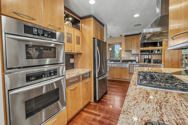 75 Prairiewood Drive S, Fargo, ND 58103