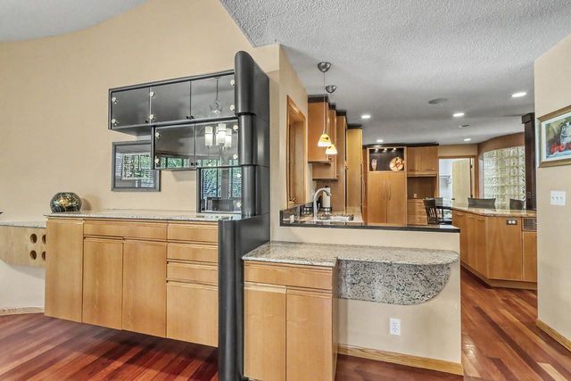75 Prairiewood Drive S, Fargo, ND 58103