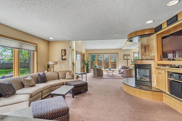 75 Prairiewood Drive S, Fargo, ND 58103