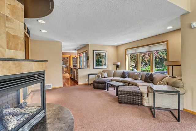 75 Prairiewood Drive S, Fargo, ND 58103
