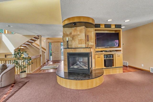 75 Prairiewood Drive S, Fargo, ND 58103