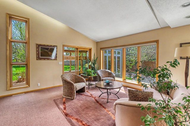 75 Prairiewood Drive S, Fargo, ND 58103