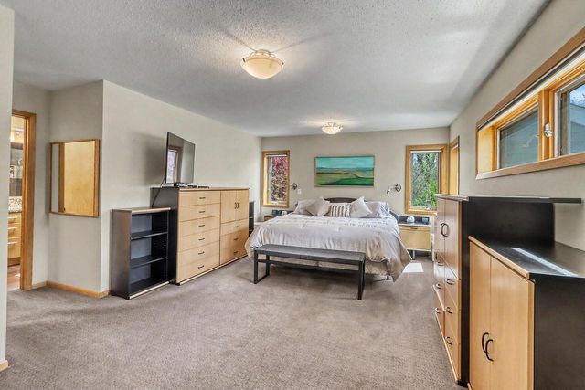 75 Prairiewood Drive S, Fargo, ND 58103