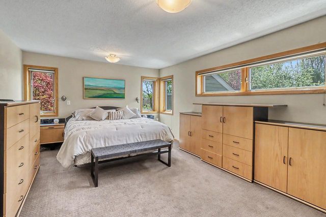 75 Prairiewood Drive S, Fargo, ND 58103