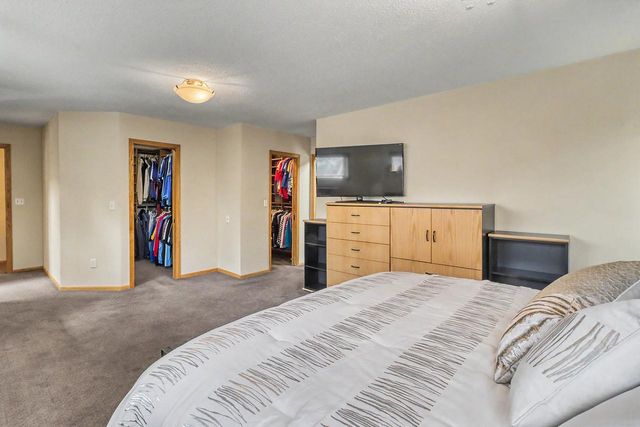 75 Prairiewood Drive S, Fargo, ND 58103