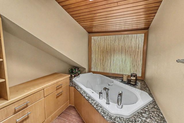 75 Prairiewood Drive S, Fargo, ND 58103