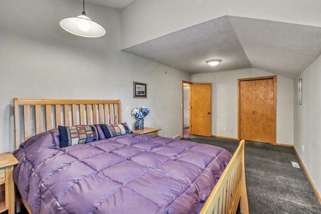 75 Prairiewood Drive S, Fargo, ND 58103