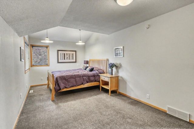 75 Prairiewood Drive S, Fargo, ND 58103