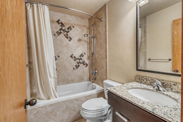 75 Prairiewood Drive S, Fargo, ND 58103