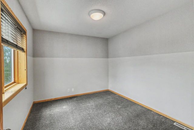 75 Prairiewood Drive S, Fargo, ND 58103