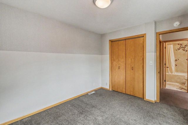 75 Prairiewood Drive S, Fargo, ND 58103