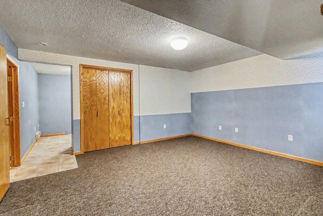 75 Prairiewood Drive S, Fargo, ND 58103