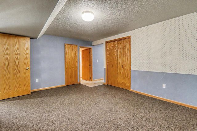 75 Prairiewood Drive S, Fargo, ND 58103