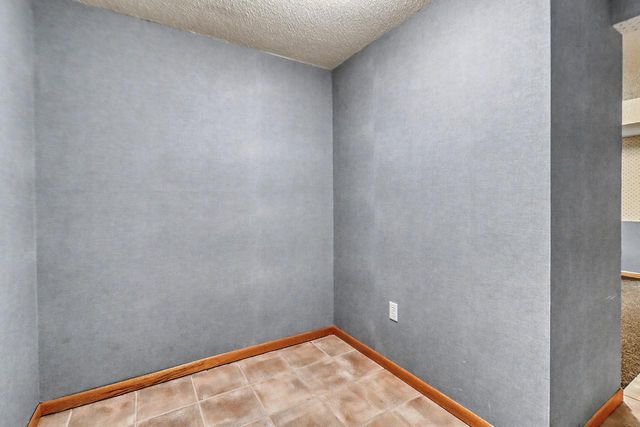 75 Prairiewood Drive S, Fargo, ND 58103