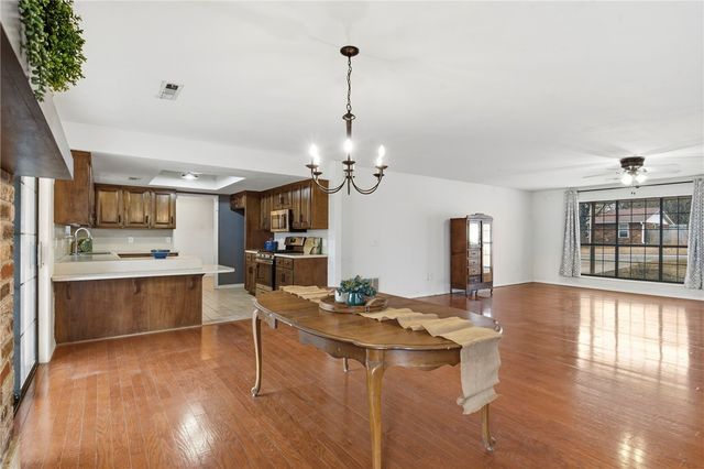 702 Forest View Drive, Prairie Grove, AR 72753