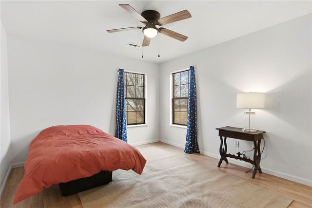 702 Forest View Drive, Prairie Grove, AR 72753