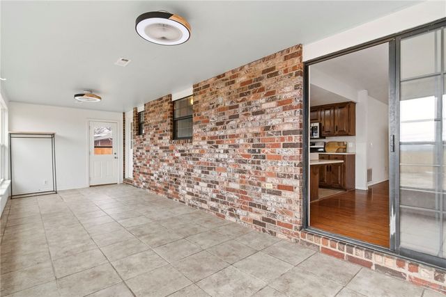 702 Forest View Drive, Prairie Grove, AR 72753