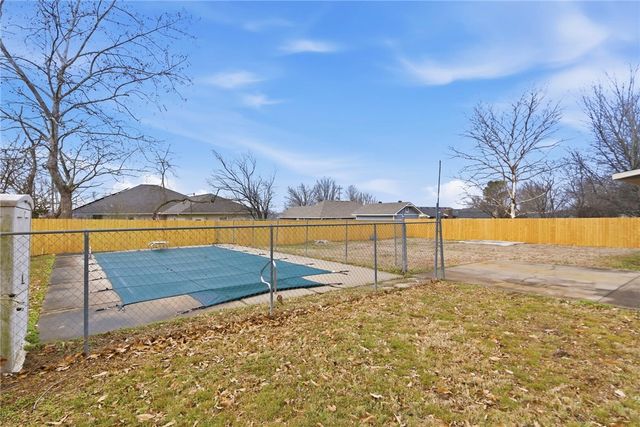 702 Forest View Drive, Prairie Grove, AR 72753