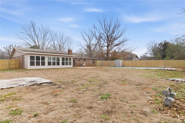 702 Forest View Drive, Prairie Grove, AR 72753