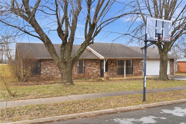 702 Forest View Drive, Prairie Grove, AR 72753