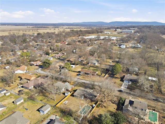 702 Forest View Drive, Prairie Grove, AR 72753