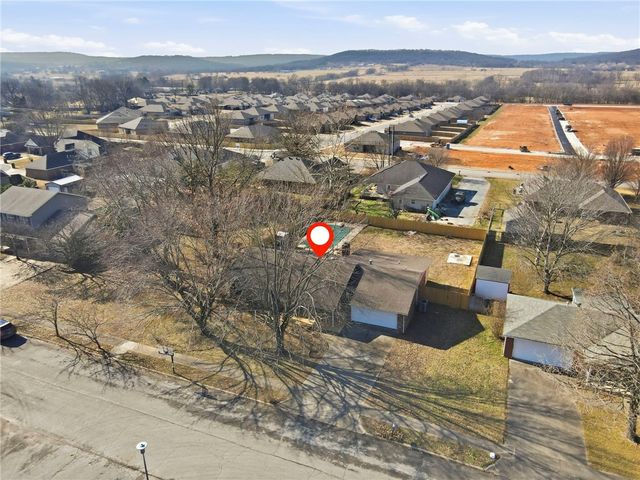 702 Forest View Drive, Prairie Grove, AR 72753