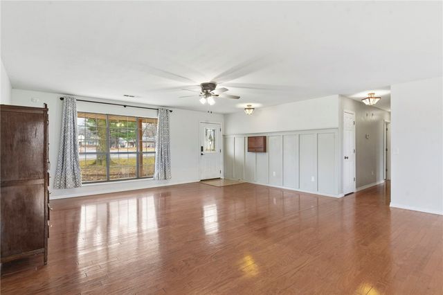 702 Forest View Drive, Prairie Grove, AR 72753