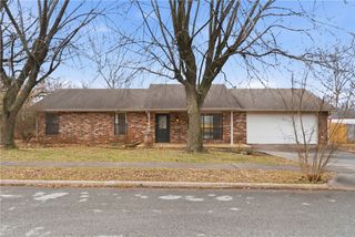 702 Forest View Drive, Prairie Grove, AR 72753
