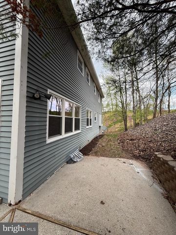 11 PINE TREE DR, New Cumberland, PA 17070
